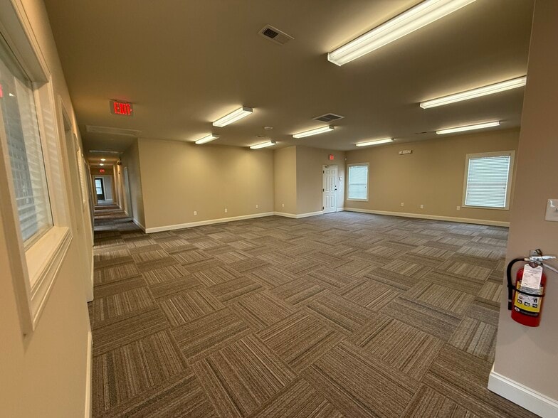 More Photos Of 1995 Skibo Rd, Fayetteville Office For Lease