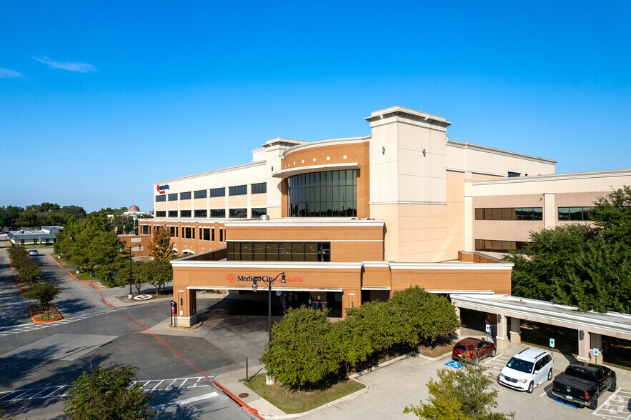 More Photos Of 500 W Main St, Lewisville Medical For Lease