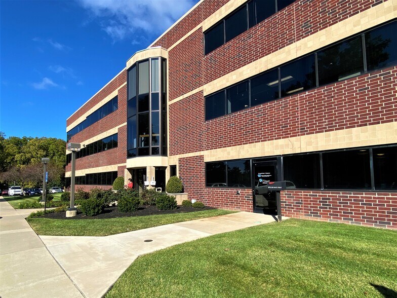 More Photos Of 6601 Centerville Business Pky, Centerville Medical For Lease