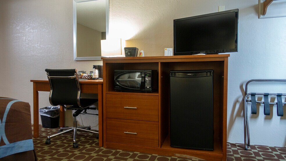 More Photos Of 2006 S Haynes Ave, Miles City Hotel For Sale