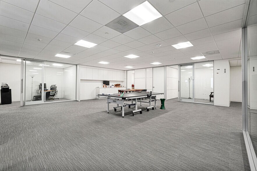 More Photos Of 1 SE 3rd Ave, Miami Office For Lease