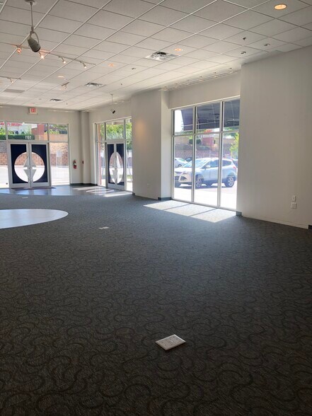 More Photos Of 9402 Northlake West Dr, Charlotte Restaurant For Lease