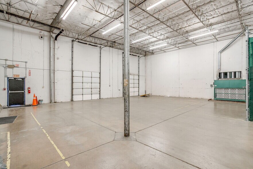 More Photos Of 4929 Northeast Pky, Fort Worth Distribution For Lease