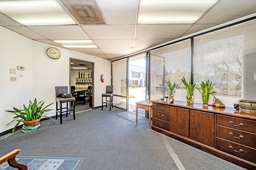 More Photos Of 6433 Alondra Blvd, Paramount Distribution For Sale