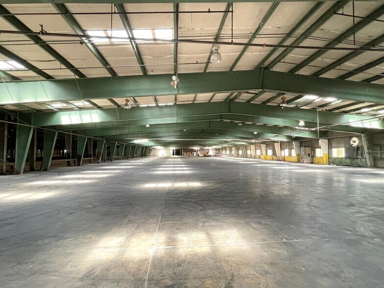 More Photos Of 3901 Camden Ave, Parkersburg Warehouse For Lease