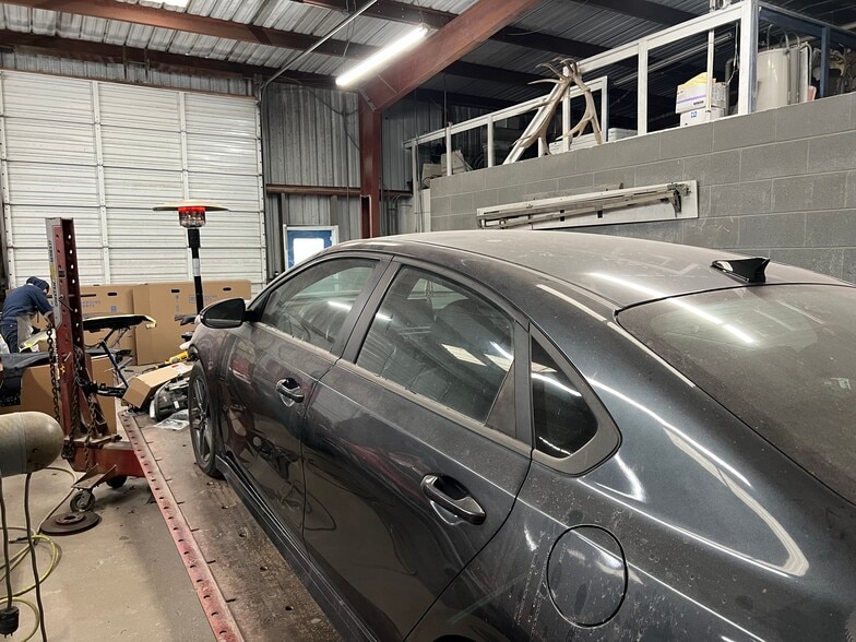 More Photos Of 3107 Red River St, Victoria Manufacturing For Sale