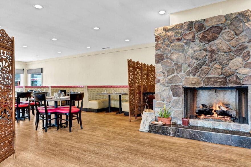 More Photos Of 93 Elm St, Old Saybrook Restaurant For Sale