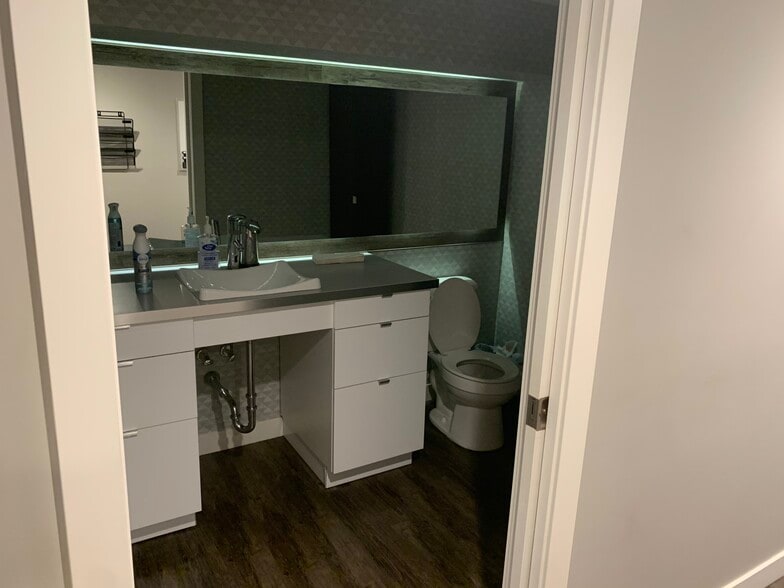 More Photos Of 9903 209 St NW, Edmonton Warehouse For Sale