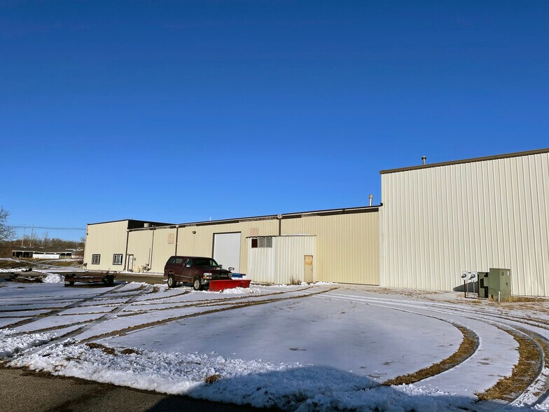 More Photos Of 127-129 Industrial Ave, Coldwater Manufacturing For Lease