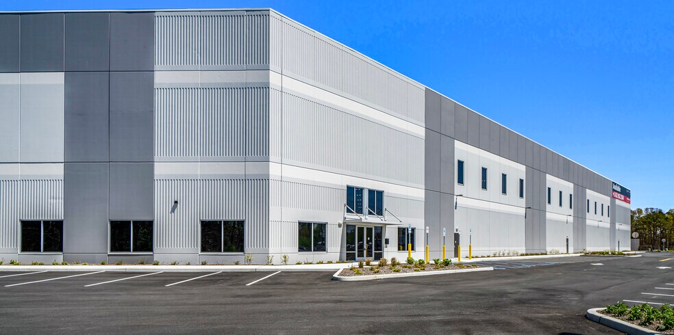 More Photos Of 4865 Veterans Memorial Hwy, Holbrook Distribution For Lease