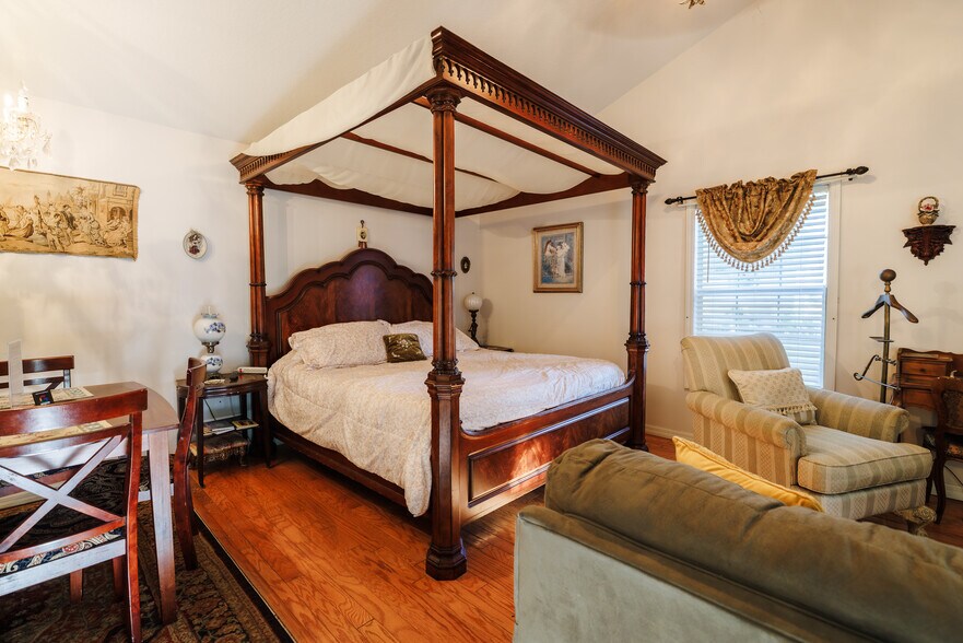 More Photos Of 215 E French Ave, Orange City Hospitality For Sale