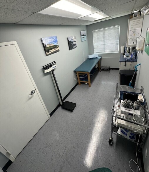 More Photos Of 350 Bloomfield Ave, Bloomfield Office For Sale