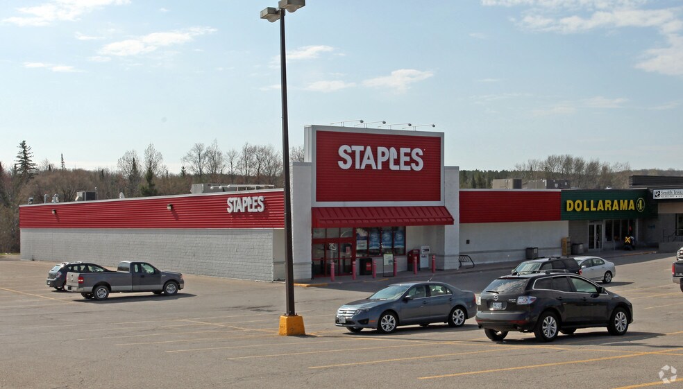 More Photos Of 4 Banff Rd, Uxbridge Unknown For Lease