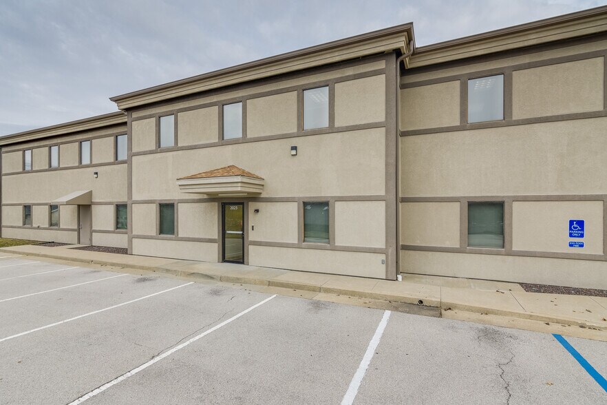 More Photos Of 2023 St. Mary's Blvd, Jefferson City Medical For Lease