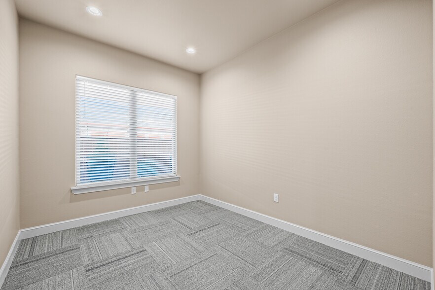 More Photos Of 206 Slide Rd, Lubbock Office For Lease