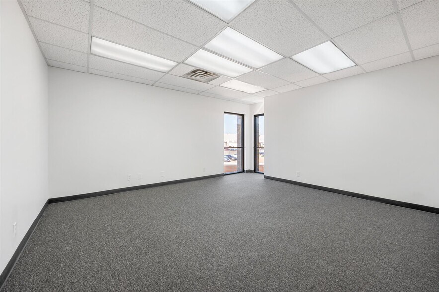 More Photos Of 1175 Post & Paddock Rd, Grand Prairie Office For Lease
