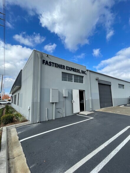 More Photos Of 2299 S Grand Ave, Santa Ana Warehouse For Lease