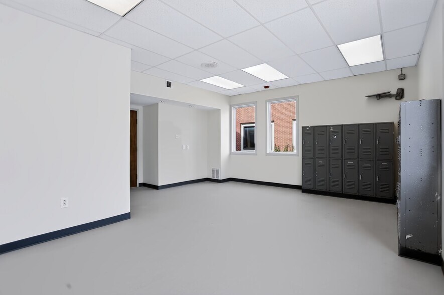 More Photos Of 6635 E 21st St, Indianapolis Office For Sale