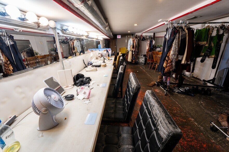 More Photos Of 3014 W Irving Park Rd, Chicago Storefront Retail Residential For Sale