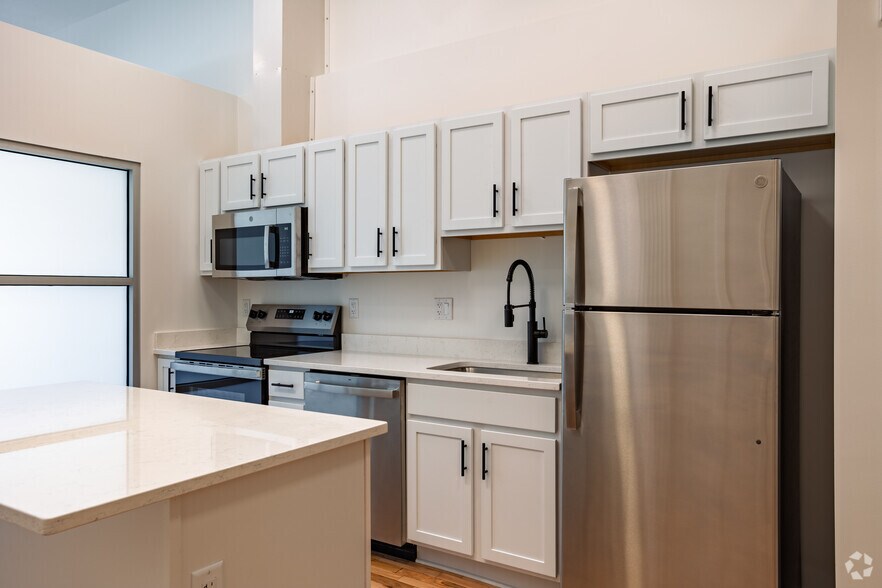 More Photos Of 3614 6th Ave, Des Moines Apartments For Lease