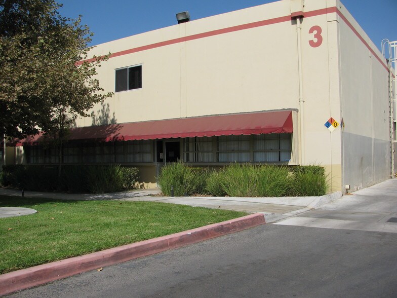 More Photos Of 3016 Kansas Ave, Riverside Warehouse For Lease