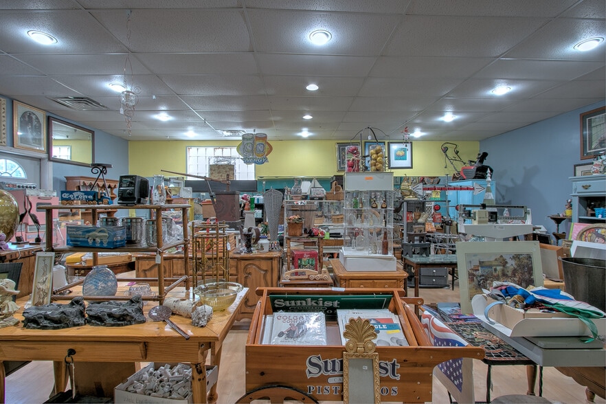 More Photos Of 220 S Ashland St, Cambridge Storefront Retail Office For Sale