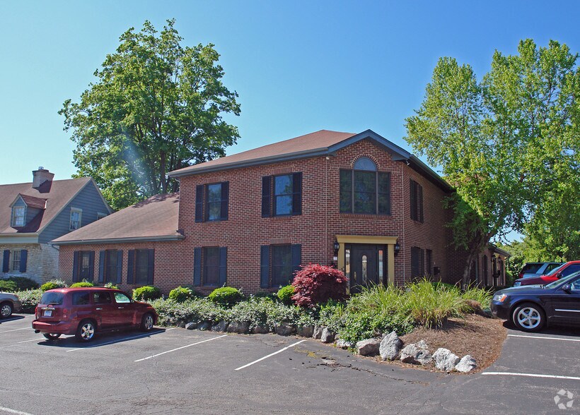 More Photos Of 830 E Franklin St, Centerville Medical For Sale