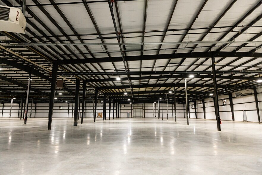 More Photos Of 802 Swan Dr, Smyrna Warehouse For Lease