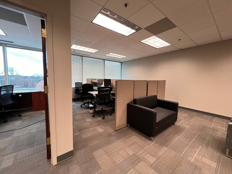 More Photos Of 6470 E Johns Crossing, Johns Creek Office For Lease