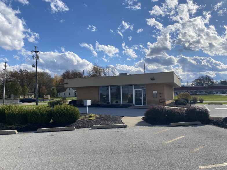 Primary Photo Of 2772 Ridge Rd, Painesville Bank For Lease