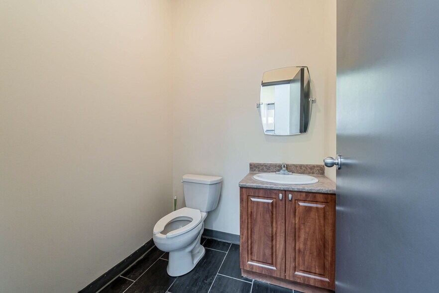 More Photos Of 3627-3645 Boul Des Sources, Dollard-des-Ormeaux Storefront Retail Office For Lease