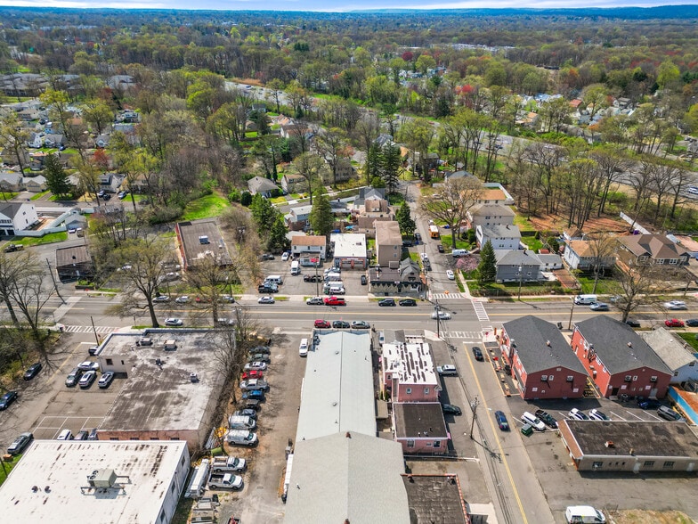 More Photos Of 305 S Michigan Ave, Kenilworth Industrial For Sale