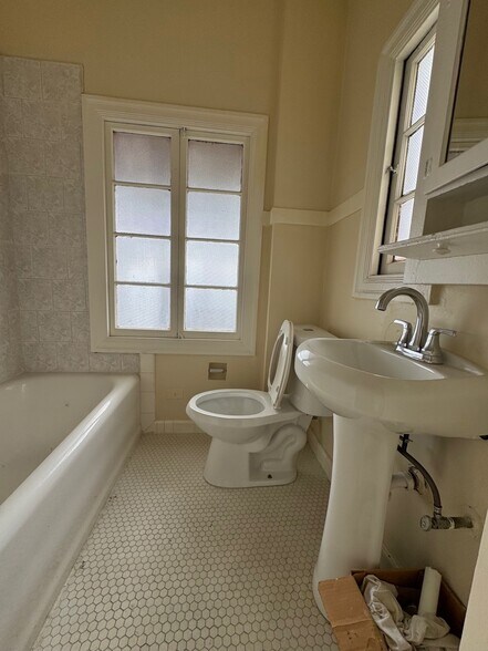 More Photos Of 3505 Kempton Way, Oakland Apartments For Sale