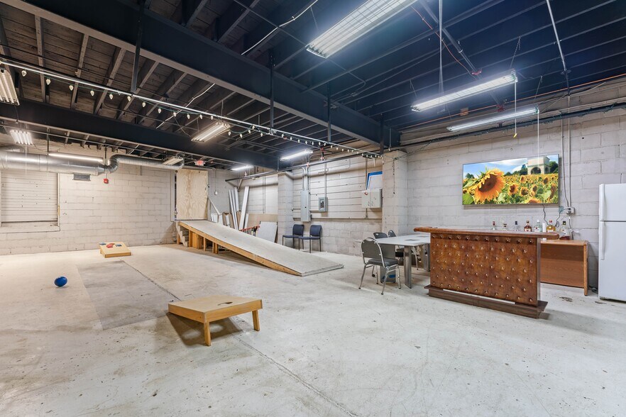 More Photos Of 230 1st Ave E, Shakopee Storefront For Sale