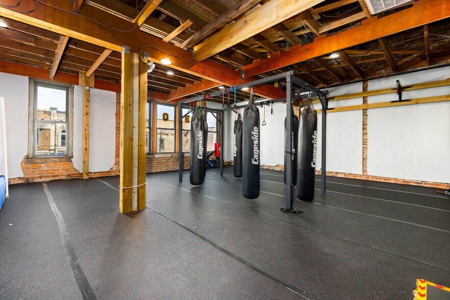 More Photos Of 111 Bank St, Oxford Sports And Entertainment For Lease