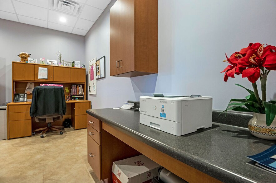 More Photos Of 4275 Western Blvd, Jacksonville Medical For Sale