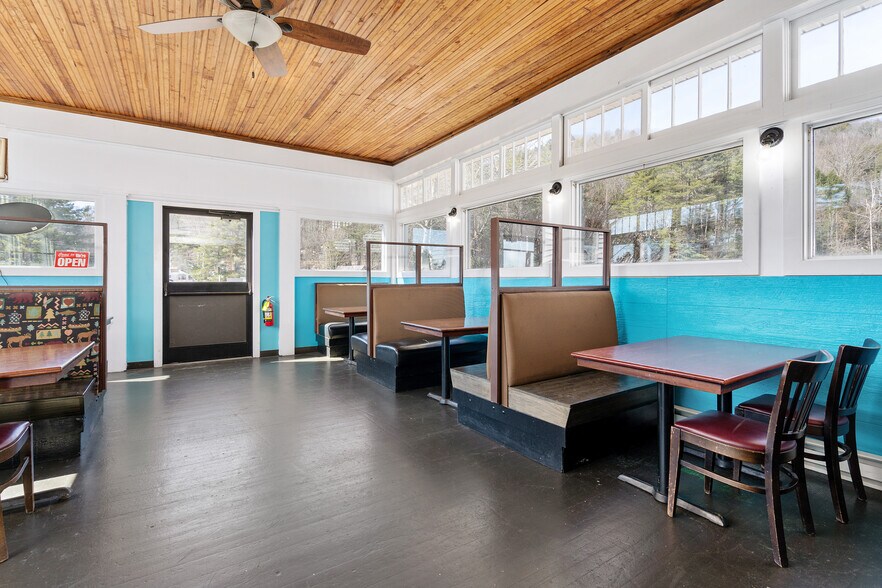 More Photos Of 13 Park Ave, Hadley Restaurant For Sale