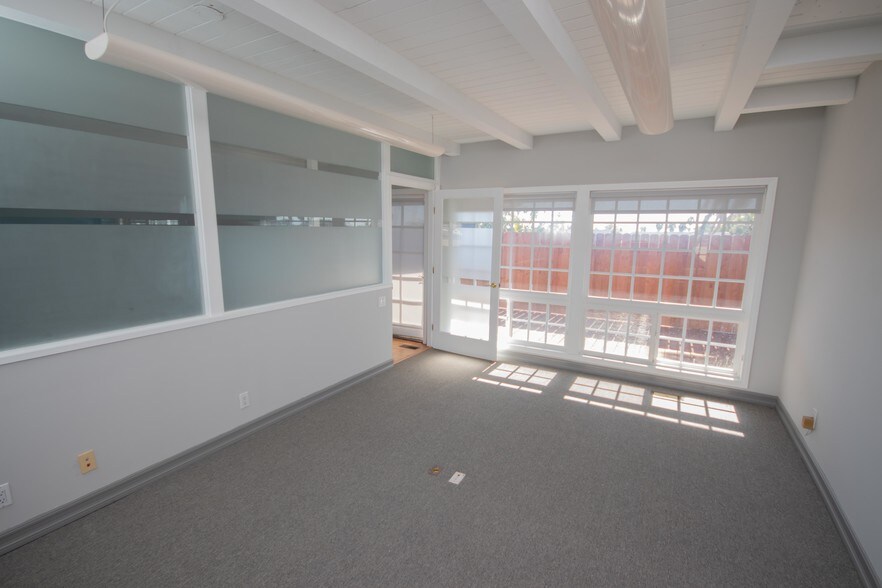 More Photos Of 4105 E Broadway, Long Beach Office For Lease