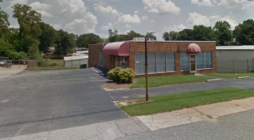 More Photos Of 449 W Centennial St, Spartanburg Freestanding For Sale