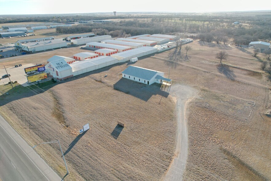 More Photos Of 4925 North Hwy 81, Duncan Flex For Lease