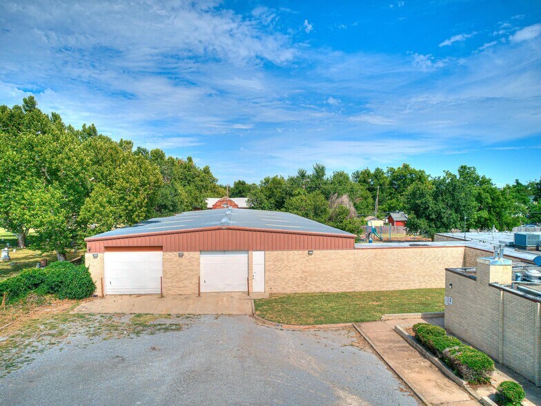More Photos Of 901 NW 25th St, Oklahoma City Healthcare For Sale