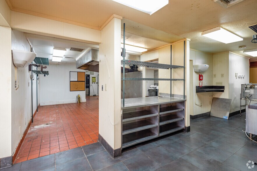 More Photos Of 354 Kimball Crossing Dr, Kimball Restaurant For Lease