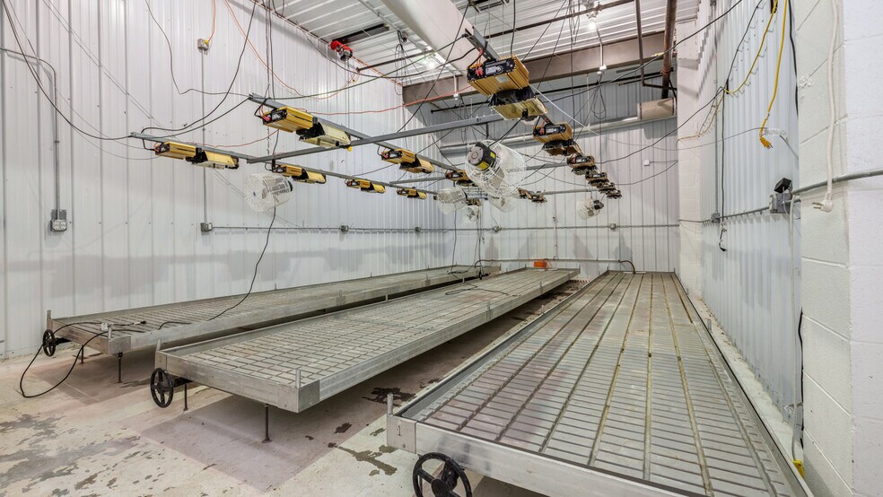 More Photos Of 106 E Smith St, Iron Mountain Distribution For Sale