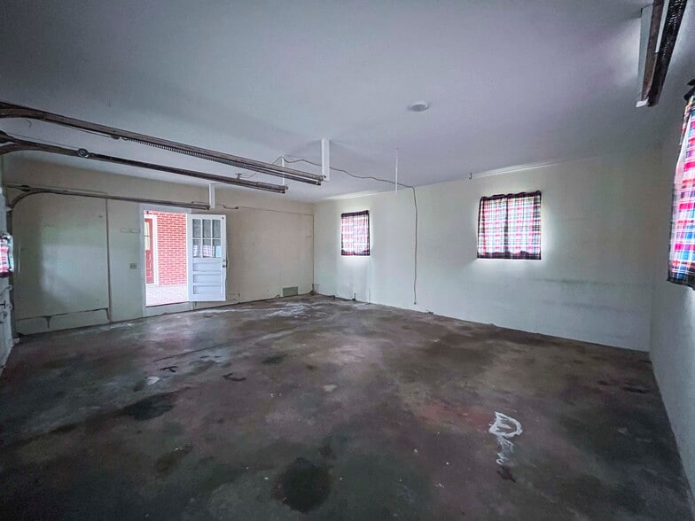 More Photos Of 1001 E Lynchburg Salem Tpke, Bedford Office For Sale