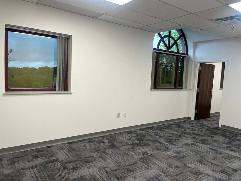 More Photos Of 9500 Brooktree Rd, Wexford Medical For Lease