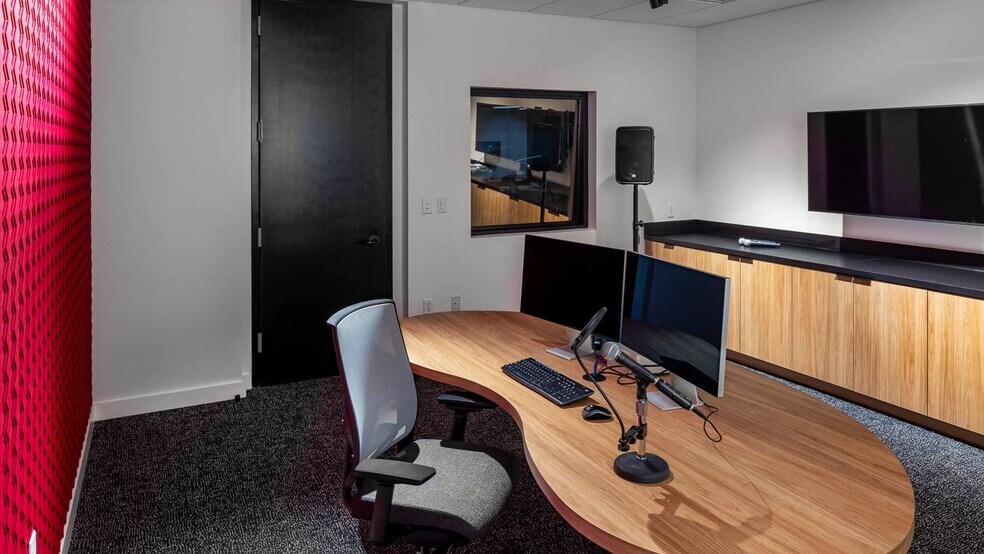 More Photos Of 3901 Woodbury Dr, Austin Loft Creative Space For Lease