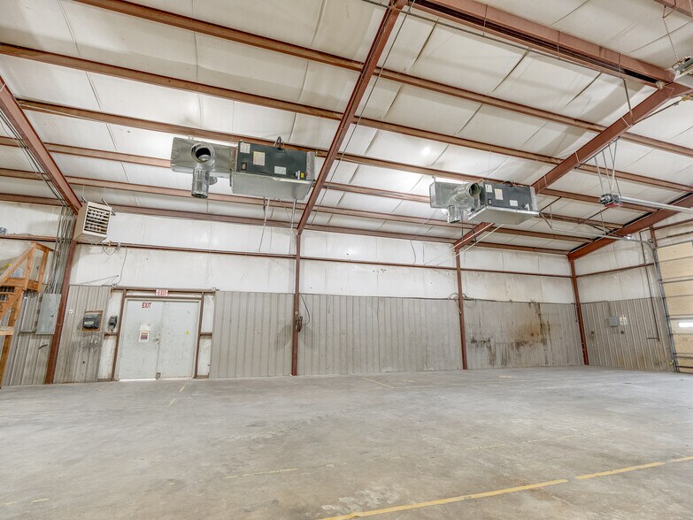 More Photos Of 122 N Hickory, Roff Flex For Sale