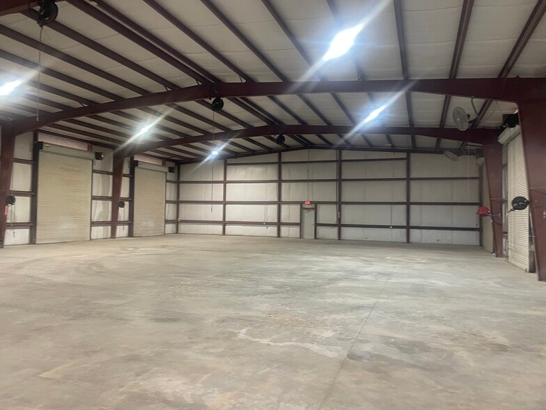 More Photos Of 167 Kelly Rd, Carlsbad Warehouse For Lease