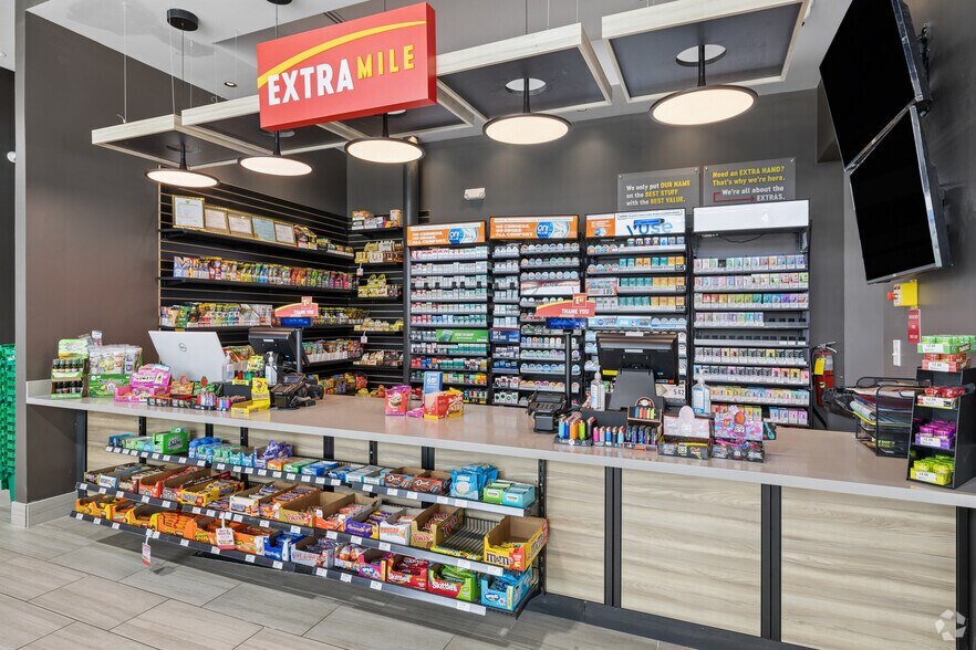 More Photos Of 715 W 4th St, Adel Service Station For Sale