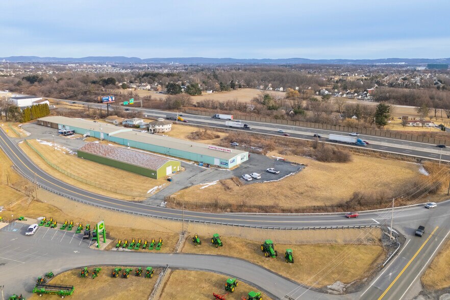More Photos Of 6500 Chapmans Rd, Allentown Warehouse For Lease